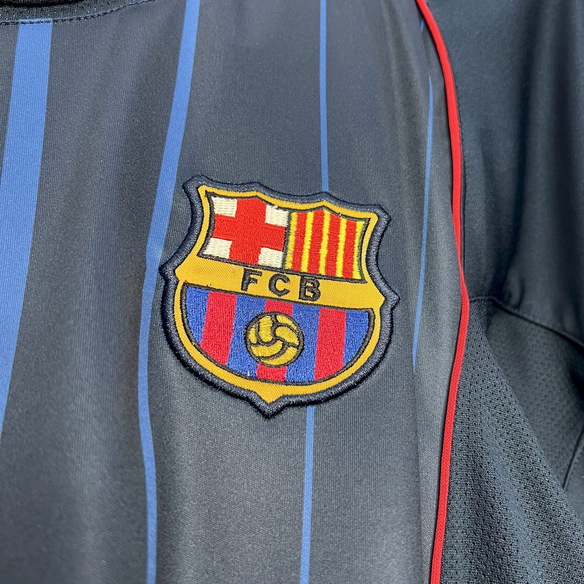 Barcelona 2004/05 Away Retro